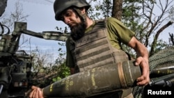 Українські військові ведуть вогонь у Запорізькій області, архівне фото