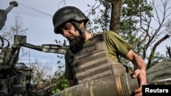 Українські військові готуються вести вогонь із самохідної гаубиці 2С22 «Богдана» на Запоріжжі, травень 2026 року