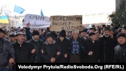 Митинг возле Верховного Совета АРК, Симферополь, 26 февраля 2014 года 