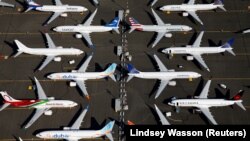 Aeroplanët Boeing 737 MAX.