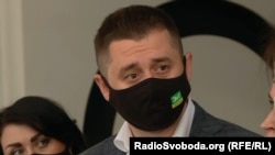 «Я вважаю, що це політично взагалі неможливо. Ми суверенна країна, потрібно поважати суверенітет інших країн», – сказав Арахамія