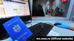 Paşaport moldovenesc şi un centru pentru migranţi de la Moscova