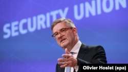 European Security Commissioner Julian King: "We have to conclude that Russian disinformation can be extremely successful." (file photo)