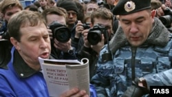 Андрей Илларионов на акции протеста оппозиции "Марш несогласных"