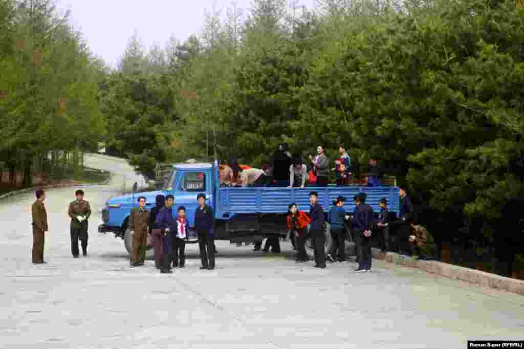 Таварышаў прывезьлі на працу