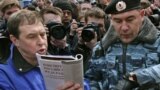 Андрей Илларионов на акции протеста оппозиции "Марш несогласных"