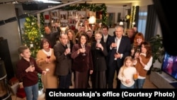 Удзельнікі навагодняга звароту Сьвятланы Ціханоўскай