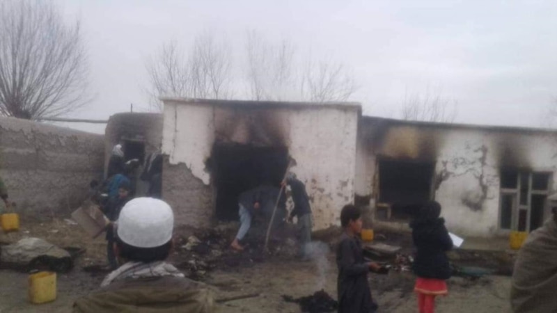 پولیس تخار: طالبان یک مکتب را آتش زدند