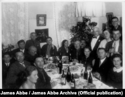 A posed picture, which Abbe was obviously permitted to take, of an extravagant reception he attended. "While the peasant starves, our distinguished foreign visitor fares very nicely..." he later wrote of this photo. "Especially if he signs an affidavit stating that he has seen no famine in the Don Basin." (James Abbe/James Abbe Archive)