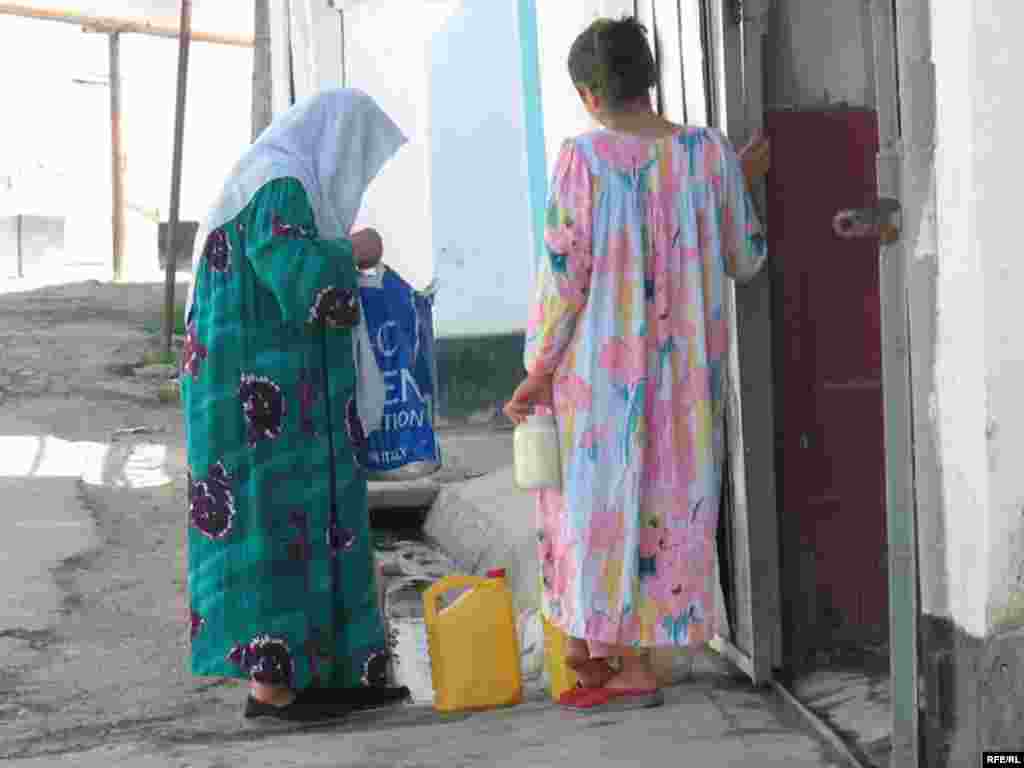 «Рӯзӣ насиби кас ба нишастан намешавад...»