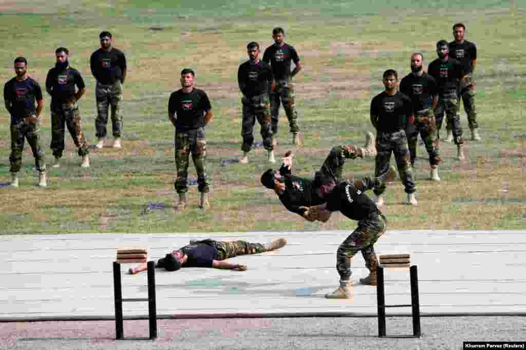 Soldiers practice ahead of Pakistan&#39;s Memorial Day events in Peshawar on September 5. (Reuters/Khurram Parvez)