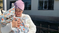 Сот "ұлтаралық араздық қоздырды" деген айып тағылған "Атажұрт" белсендісі Нәзигүл Мақсұтханның бас бостандығын шектеді. Талдықорған, 13 сәуір, 2026 жыл.