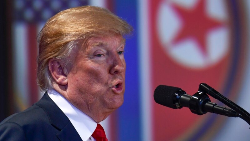 Trump vendos tarifa 25 përqind në produktet kineze