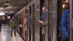 Хвилиною оплесків вшанували жертв терактів у Брюсселі, що загинули рік тому (відео)