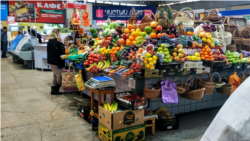 Продукти на Куйбишевському ринку Сімферополя, архівне фото