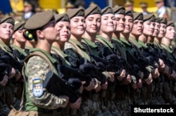Українські жінки військовослужбовці під час параду до Дня Незалежності України. Київ, 24 серпня 2018 року
