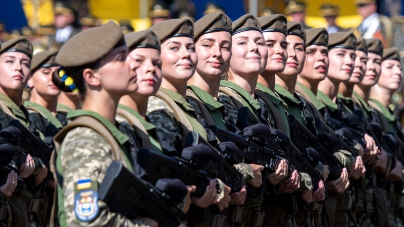Uniforme prilagođene ženama u ukrajinskoj vojsci 