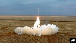 Russiýa "Iskander-K" raketanyň synagyny geçirýär (arhiw suraty)