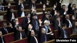 Опозиційні депутати на зборах у парламенті 31 січня 2013 року