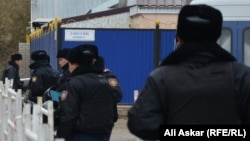 Сотрудники казахстанской полиции. Иллюстративное фото.