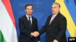 Prim-ministrul suedez Ulf Kristersson (s) și omologul său Viktor Orban, după o conferință de presă comună la Budapesta. 23 februarie 2024.