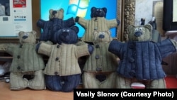 Ватные медведи Василия Слонова