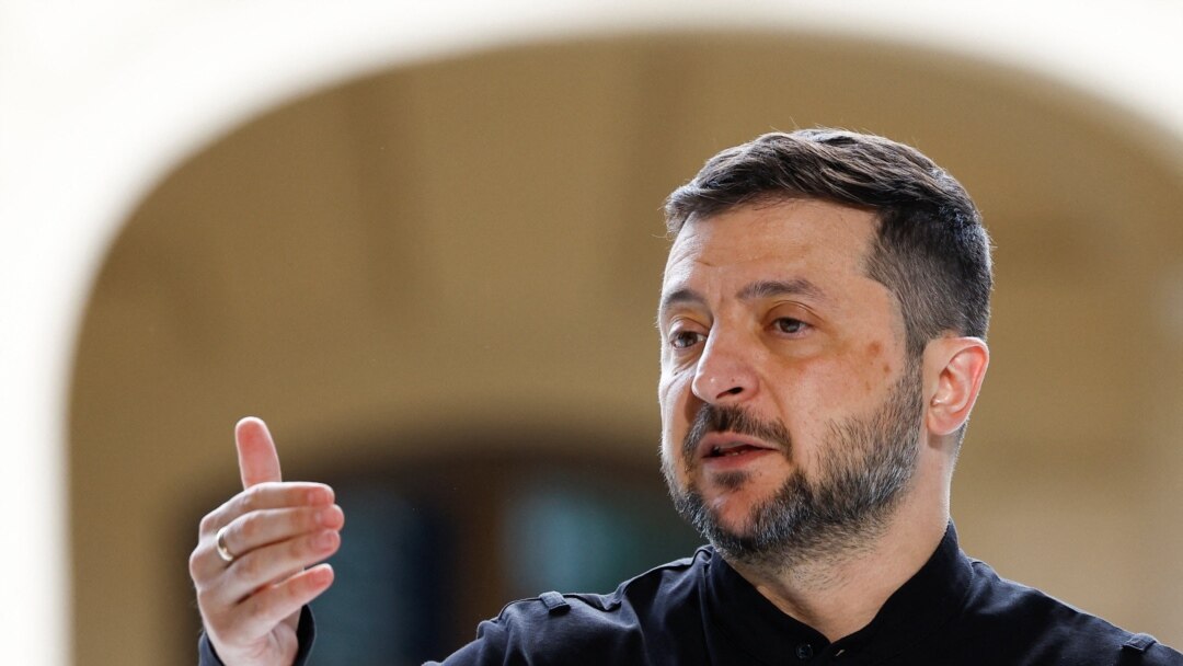 2 бастық өз хатшысын сиқырлайды Концерт порно видео анал