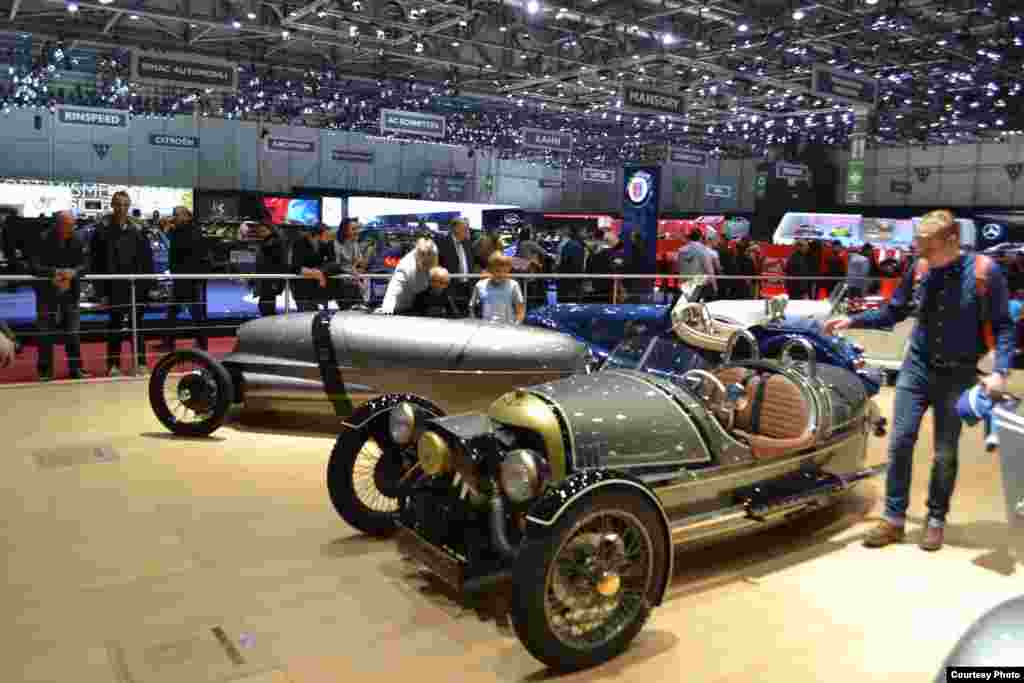 В автосалоне нашлось место и для ретромобилей.&nbsp;