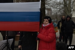 15 martie 2024 - alegerile prezidențiale din Rusia. Alegători la o secție de vot din regiunea Donețk, controlată de Rusia.