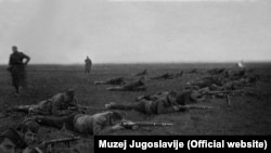 'Sve partizanske divizije koje su učestvovale u oslobađanju Srbije bile su popunjene sa srpskim mladićima. Bilo je i mobilizacije koja je obuhvatala muškarce rođene od 1918. do 1926. godine.' (Fotografija sa Sremskog fronta)