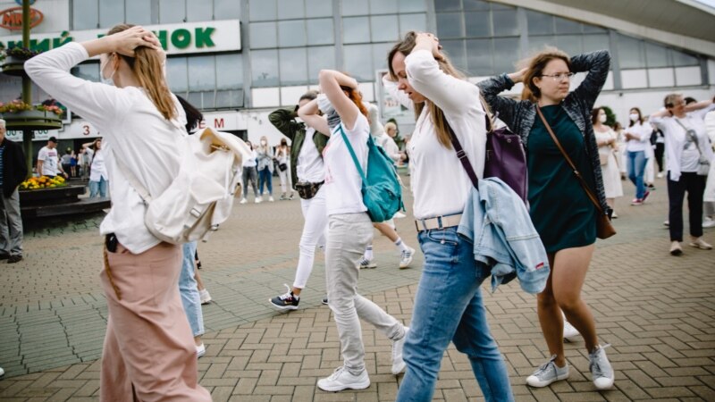 В Беларуси прошли акции женщин против насилия. В МВД признали применение оружия против протестующих в Бресте