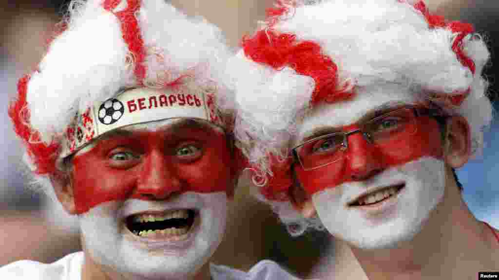 Bjeloruski navijači spremni dočekuju natjecanje, London, 26. juli 2012. Foto: REUTERS / Alessandro Garofalo 