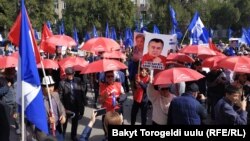 Митинг сторонников партий «Ата Мекен» и «Мекенчил». Бишкек, 23 апреля 2019 года.