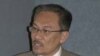 World: Anwar Ibrahim Talks To RFE/RL At Forum 2000