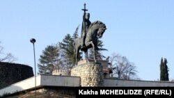 თელავი. ერეკლე მეორის ძეგლი. 