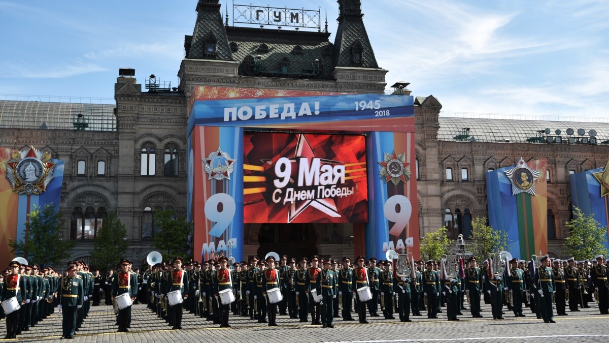 На параде в Москве демонстрируют новые образцы вооружения