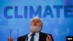 European Climate Action and Energy Commissioner Miguel Arias Canete (file photo)