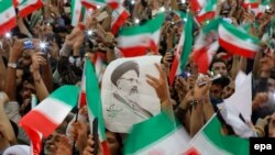 Supporters of Iranian conservative presidential candidate Ebrahim Raisi cheer during an election camping rally in Tehran, Iran, 16 May 2017.