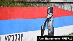 U Foči mural dug 25 metara Ratku Mladiću, pravosnažno osuđenom u Haškom sudu na doživotni zatvor zbog ratnih zločina i genocida (Foča, jul 2021.)