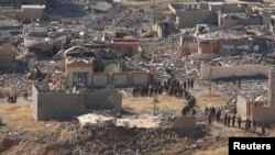 Forcat kurde sot në qytetin e rrënuar Sinxhar në Irak