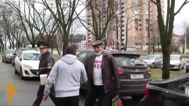 Юрыя Рубцова прывезьлі ў суд Савецкага раёну Менску