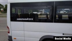 На маршрутках города Ставрополь наклейки штаба Навального // Фото - группа teamnavalny_stv