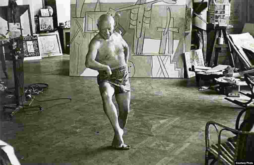 © David Douglas Duncan, Picasso dancing. La Californie, 1957