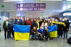 Чоловічу та жіночу збірні України U23 з баскетболу зустріли в аеропорту «Бориспіль»