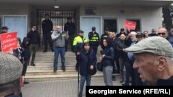 Грузинские ультранационалисты свой протестный день начали с дипмиссии Ирана