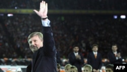 Rinat Akhmetov waves during celebrations to mark the 75th anniversary of his football club, FC Shakhtar, in Donetsk. (file photo)