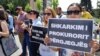 Foto nga një protestë në Prishtinë pas vrasjes së Kujtim Veselit. 
