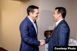 Kryeministri grek, Zoran Zaev dhe homologu i tij grek, Alexis Tsipras.