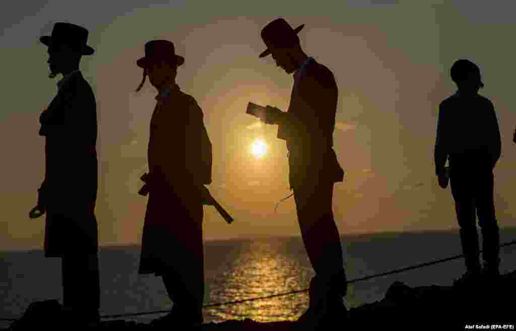 Jewish worshippers take part in the Tashlich ritual on the shore of the Mediterranean Sea, ahead of Yom Kippur, the Jewish Day of Atonement in Herzliya, Israel, on September 17. (EPA-EFE/Atef Safadi)
