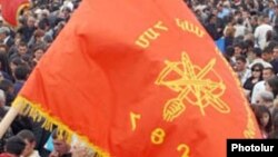 Флаг партии «Дашнакцутюн» на митинге сторонников партии (архив) 